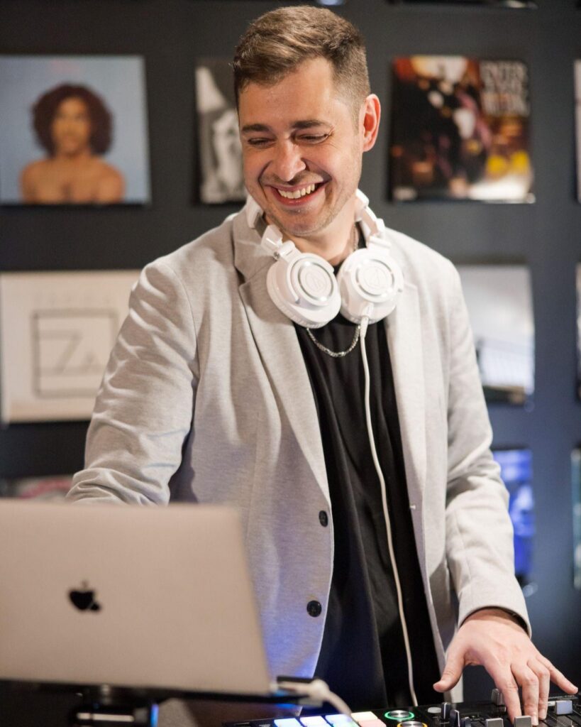 DJ Kyrie resize